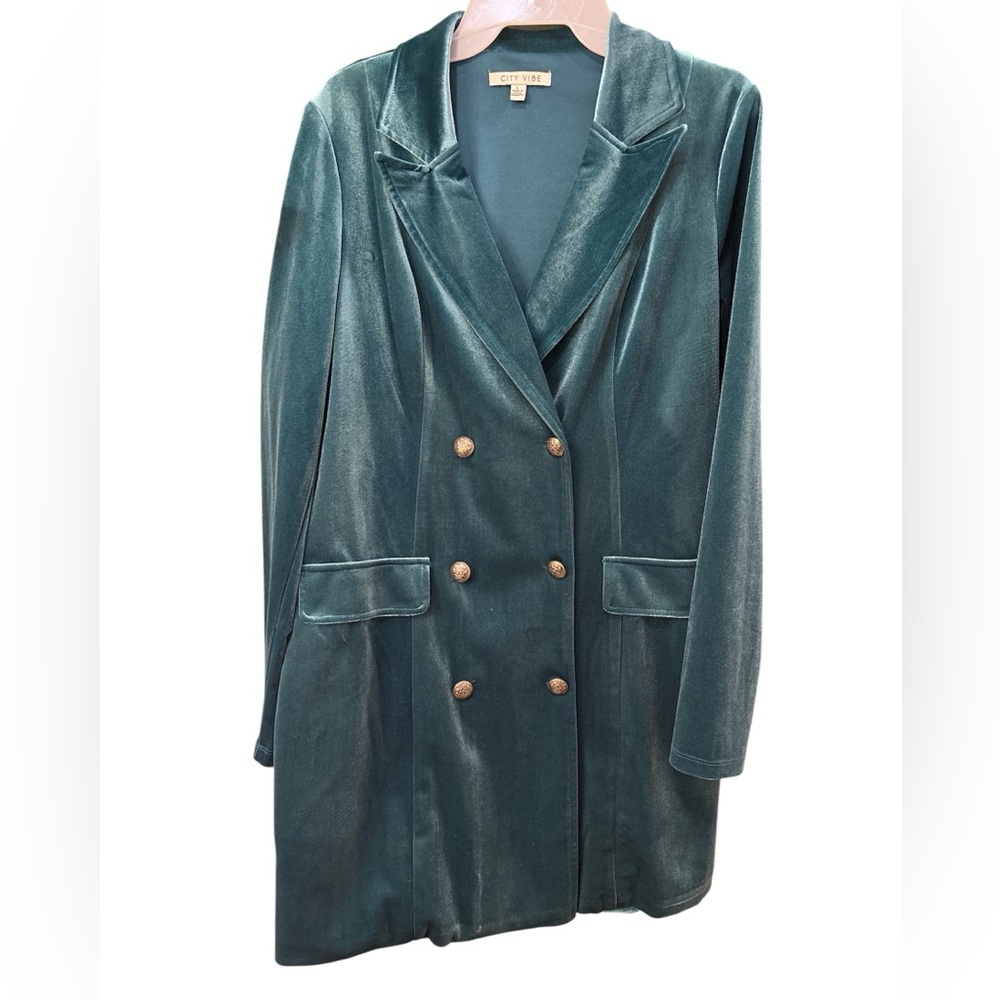 Green Velvet Blazer with Notched Lapels